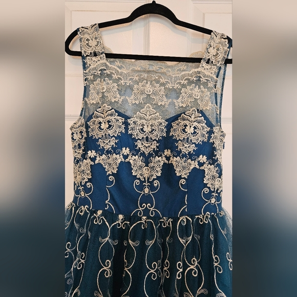 Teal and gold tulle dress - Picture 9 of 10